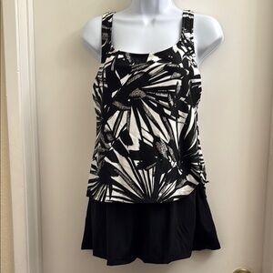 Maxine of Hollywood Black/White Floral Women's One Piece Swimsuit - Size 6 NWT